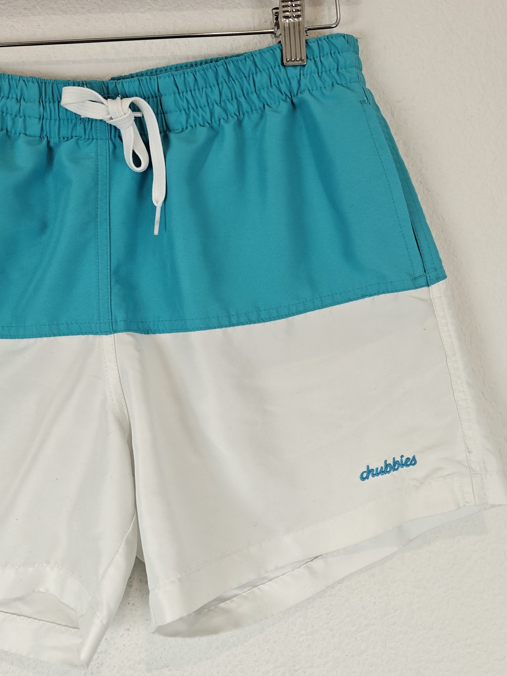 Chubbies Blue & White Colorblock Swim Trunks Men's Small 5" Inseam Beachcore - Picture 3 of 10